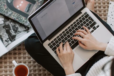 《智慧农业：无人机作物生长分析系统》